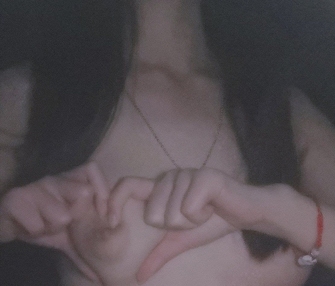 Vừa ngủ dậy thì thấy em đồng nghiệp nằm cạnh