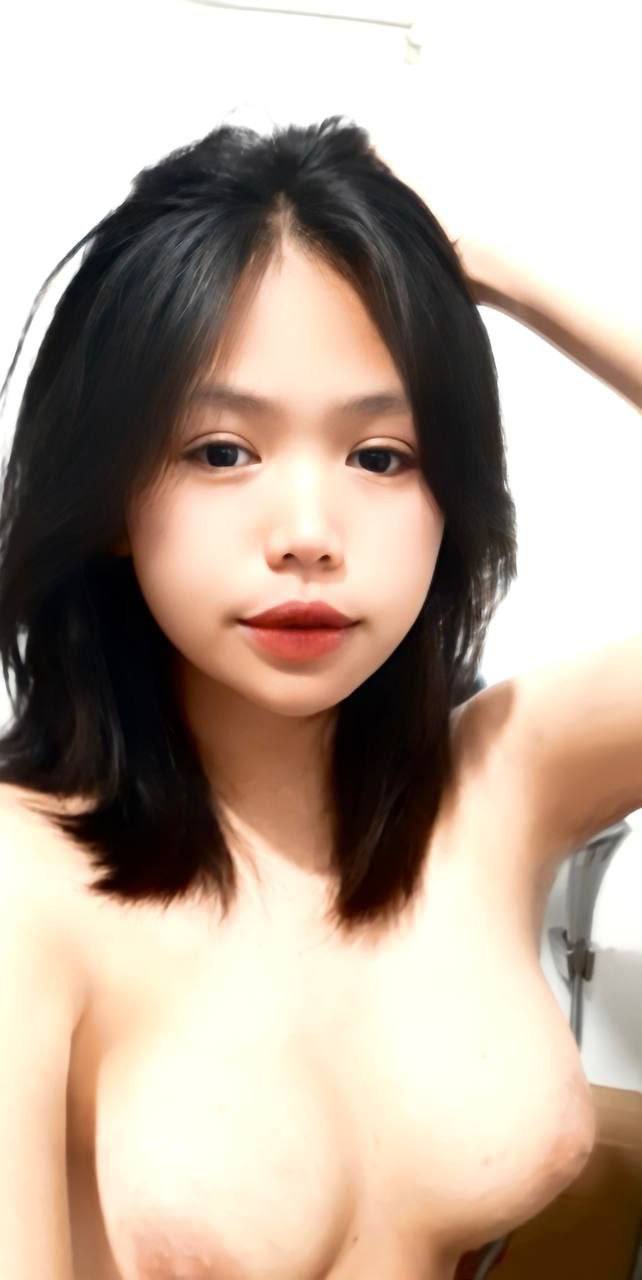 Chơi với em gái ngực to vào buổi sáng