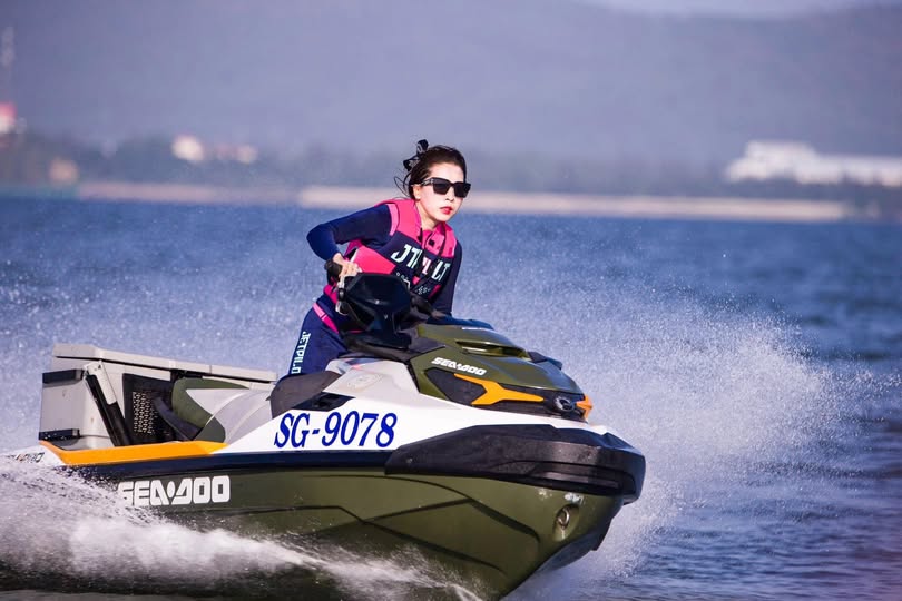 Lần đầu chạm vào cơ thể phụ nữ khi vào nhà nghỉ với cô đồng khi sau bữa tiệc công ty