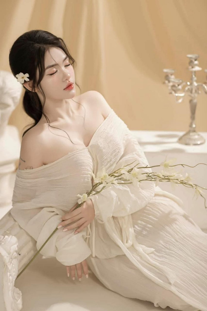 "Bản gốc" của con đĩ đồi trụy mở âm đạo để nhìn thấy tử cung (miệng nặng)